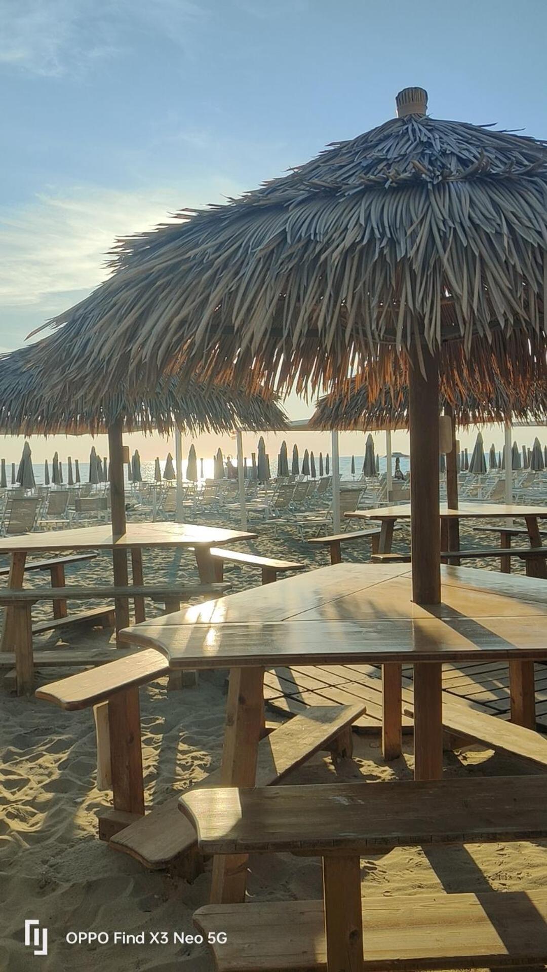 Sea Beach Relax Tirrenia Bagian luar foto