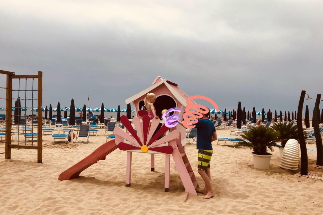 Sea Beach Relax Tirrenia Bagian luar foto