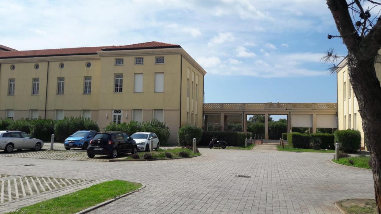 Sea Beach Relax Tirrenia Bagian luar foto